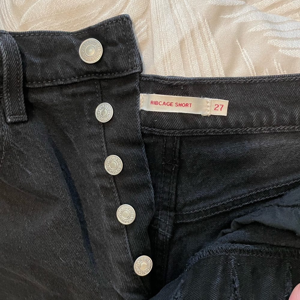 Levi's Black Ribcage Shorts Distressed Hem Black Size 27 - Picture 4 of 6
